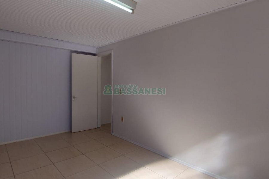 Casa com 90m², 2 dormitórios, 2 vagas, no bairro Esplanada em Caxias do Sul para Alugar