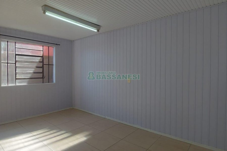 Casa com 90m², 2 dormitórios, 2 vagas, no bairro Esplanada em Caxias do Sul para Alugar
