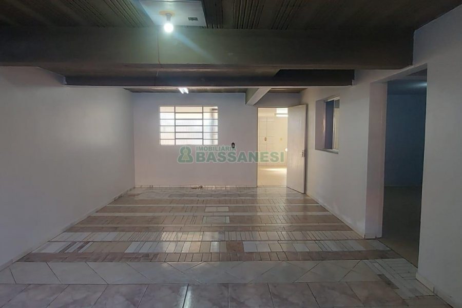 Casa com 90m², 2 dormitórios, 2 vagas, no bairro Esplanada em Caxias do Sul para Alugar