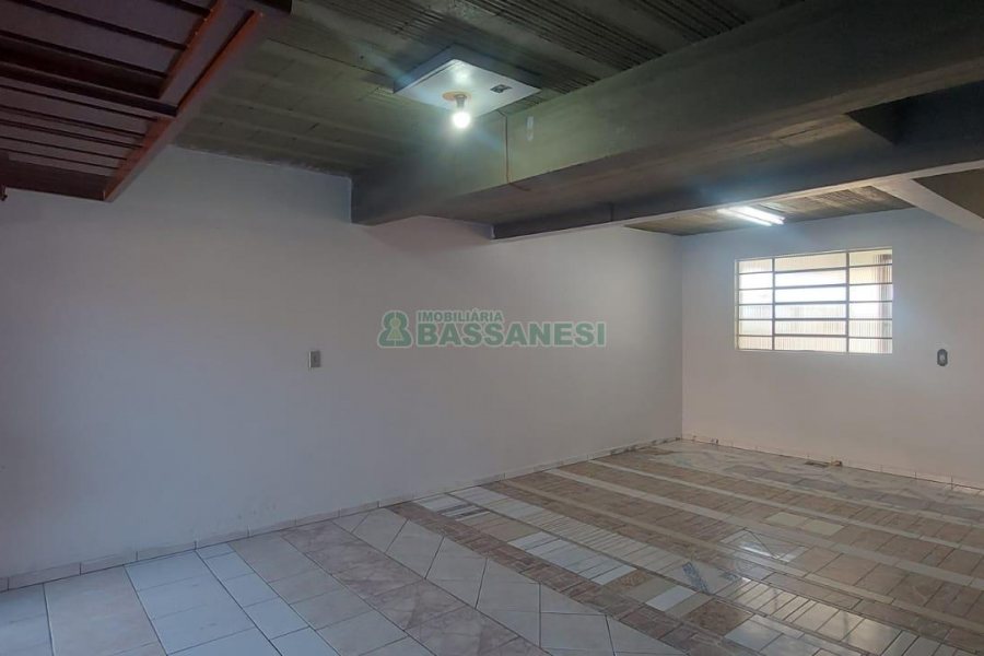 Casa com 90m², 2 dormitórios, 2 vagas, no bairro Esplanada em Caxias do Sul para Alugar