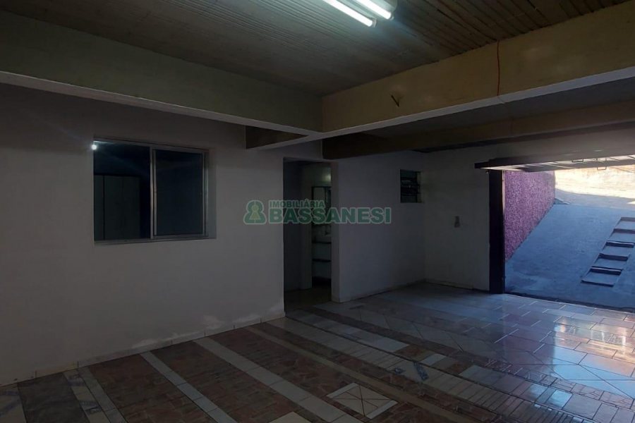 Casa com 90m², 2 dormitórios, 2 vagas, no bairro Esplanada em Caxias do Sul para Alugar