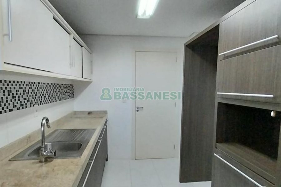 Apartamento com 100m², 2 dormitórios, 2 vagas, no bairro Panazzolo em Caxias do Sul para Alugar