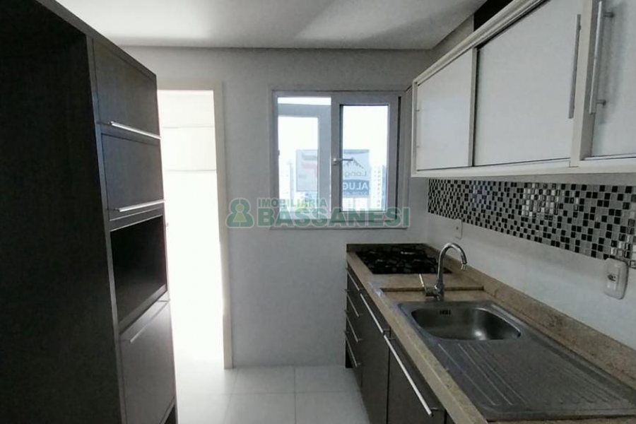 Apartamento com 100m², 2 dormitórios, 2 vagas, no bairro Panazzolo em Caxias do Sul para Alugar