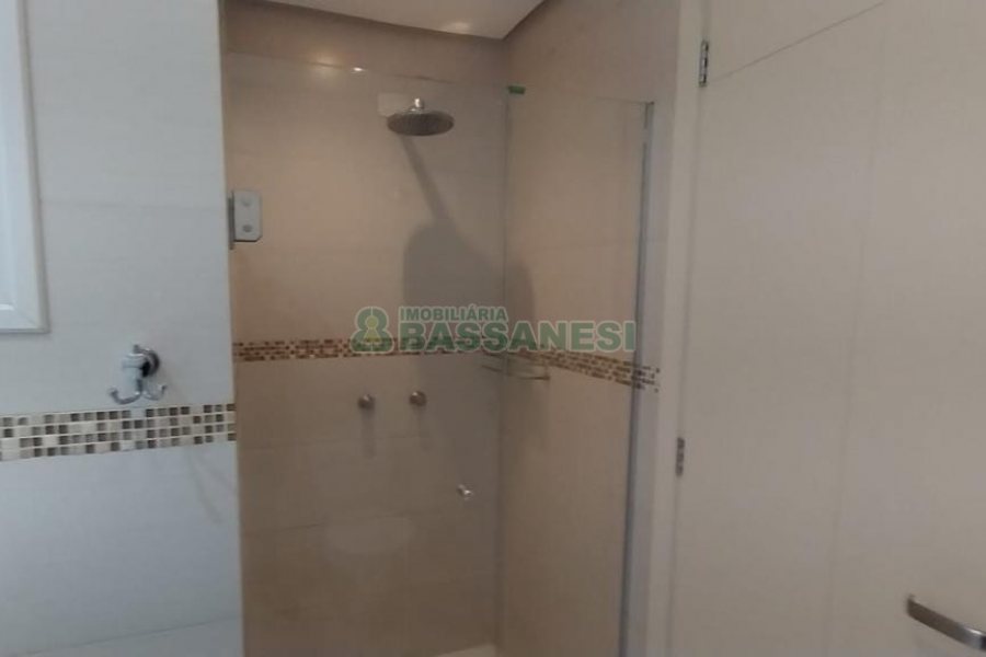 Apartamento com 100m², 2 dormitórios, 2 vagas, no bairro Panazzolo em Caxias do Sul para Alugar