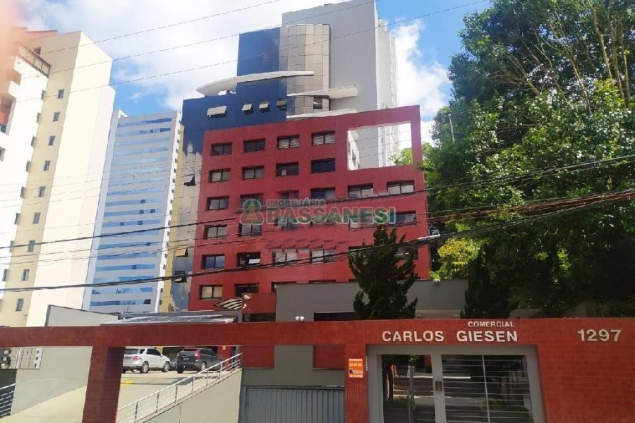 Sala Mobiliada com 62m², no bairro Centro em Caxias do Sul para Comprar