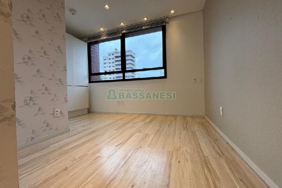 Sala Mobiliada com 62m², no bairro Centro em Caxias do Sul para Comprar
