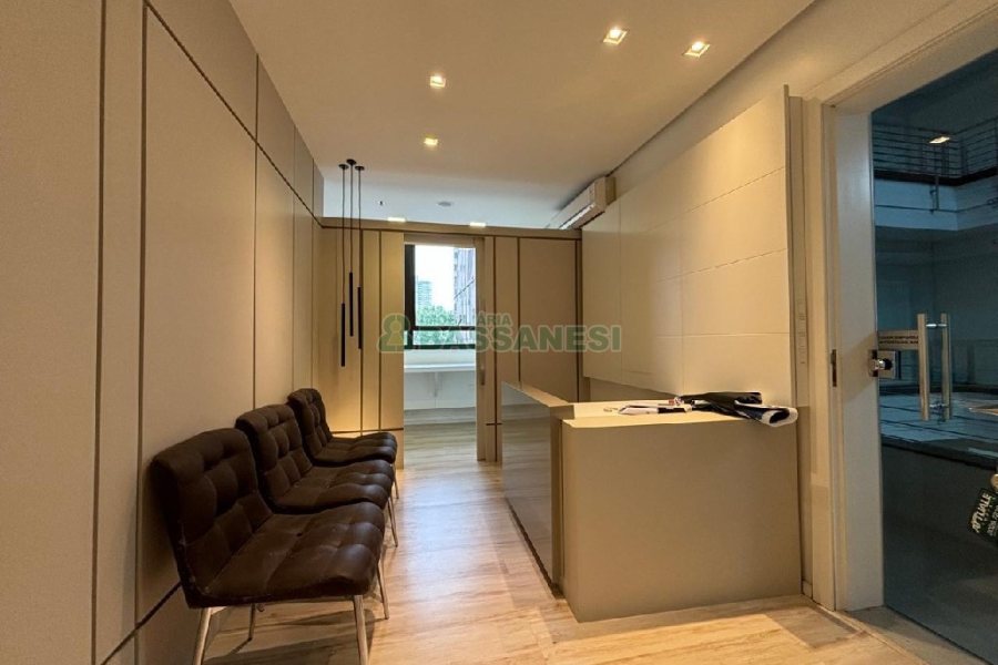 Sala Mobiliada com 62m², no bairro Centro em Caxias do Sul para Comprar
