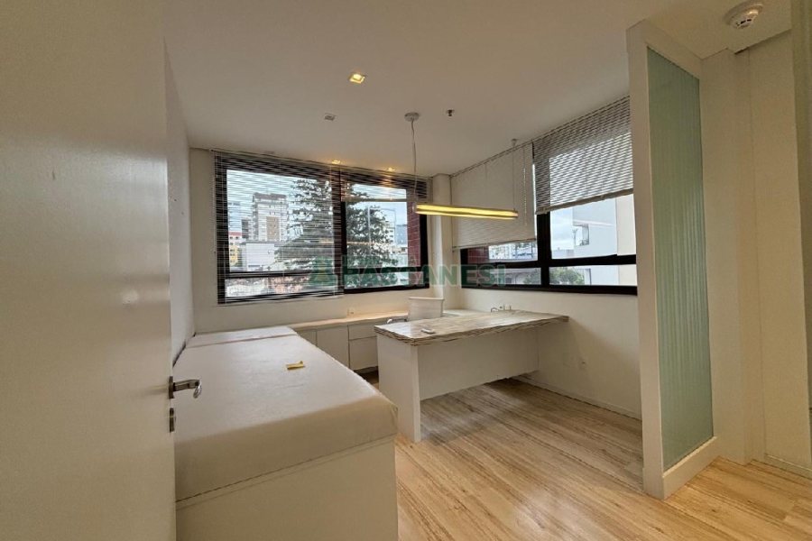 Sala Mobiliada com 62m², no bairro Centro em Caxias do Sul para Comprar