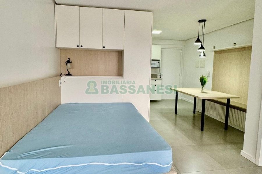 Apto Mobiliado com 42m², 1 dormitório, 1 vaga, no bairro Lourdes em Caxias do Sul para Alugar