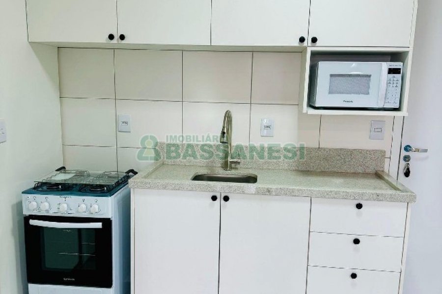 Apto Mobiliado com 42m², 1 dormitório, 1 vaga, no bairro Lourdes em Caxias do Sul para Alugar