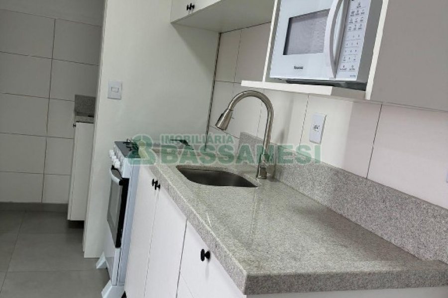 Apto Mobiliado com 42m², 1 dormitório, 1 vaga, no bairro Lourdes em Caxias do Sul para Alugar