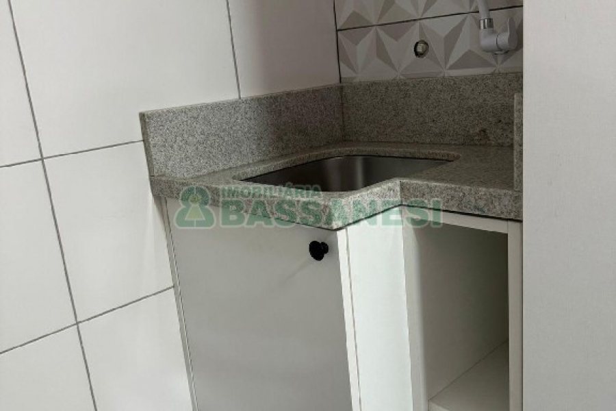 Apto Mobiliado com 42m², 1 dormitório, 1 vaga, no bairro Lourdes em Caxias do Sul para Alugar