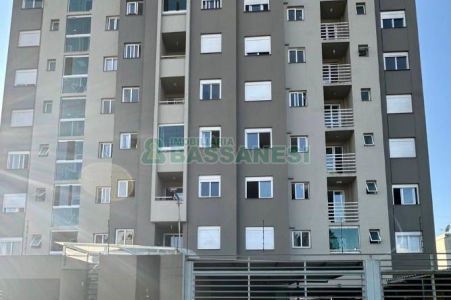 Apartamento com 57m², 2 dormitórios, 1 vaga, no bairro Planalto em Caxias do Sul para Comprar