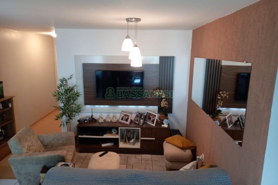 Apartamento com 57m², 2 dormitórios, 1 vaga, no bairro Planalto em Caxias do Sul para Comprar