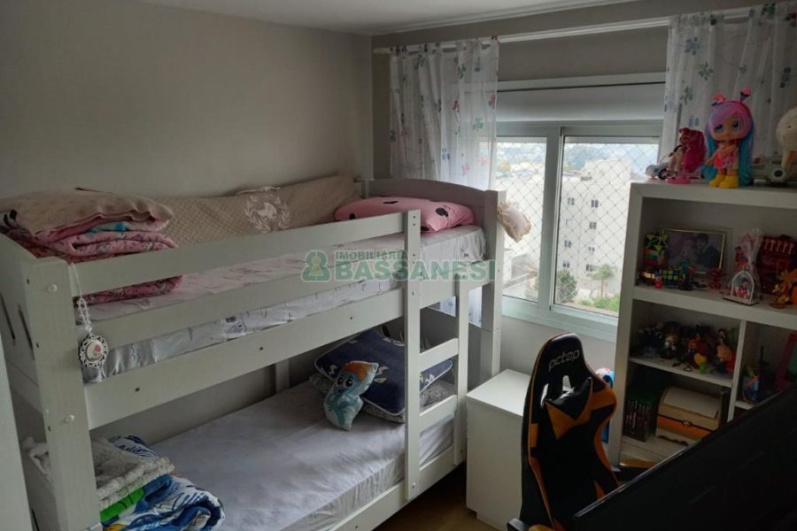 Apartamento com 57m², 2 dormitórios, 1 vaga, no bairro Planalto em Caxias do Sul para Comprar