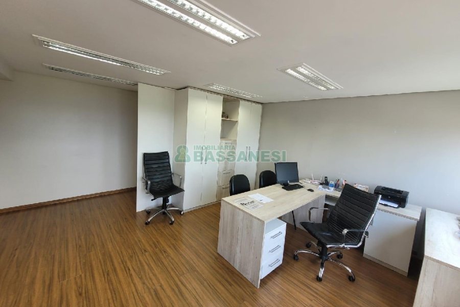 Loja Mobiliada com 75m², no bairro Villagio Iguatemi em Caxias do Sul para Alugar