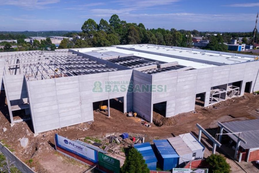 Pavilhão com 10126m², no bairro Cidade Nova em Caxias do Sul para Alugar