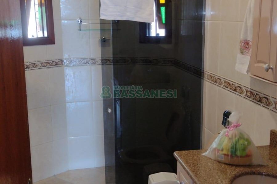 Casa com 182m², 3 dormitórios, 1 vaga, no bairro Colina Sorriso em Caxias do Sul para Comprar