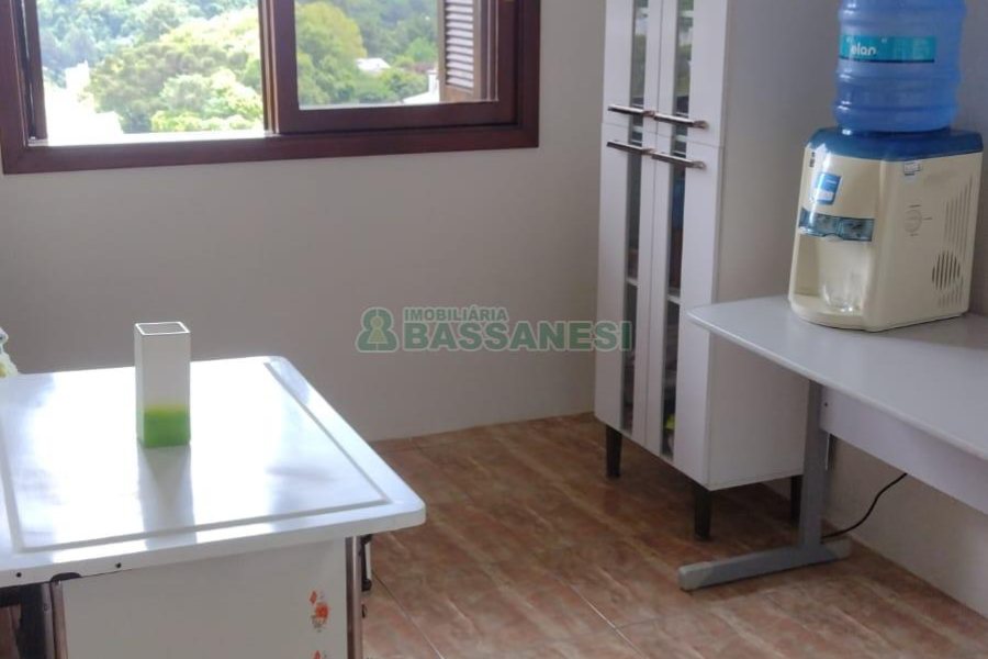Casa com 182m², 3 dormitórios, 1 vaga, no bairro Colina Sorriso em Caxias do Sul para Comprar