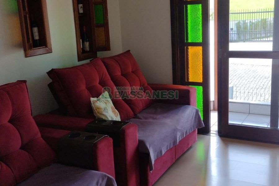 Casa com 182m², 3 dormitórios, 1 vaga, no bairro Colina Sorriso em Caxias do Sul para Comprar