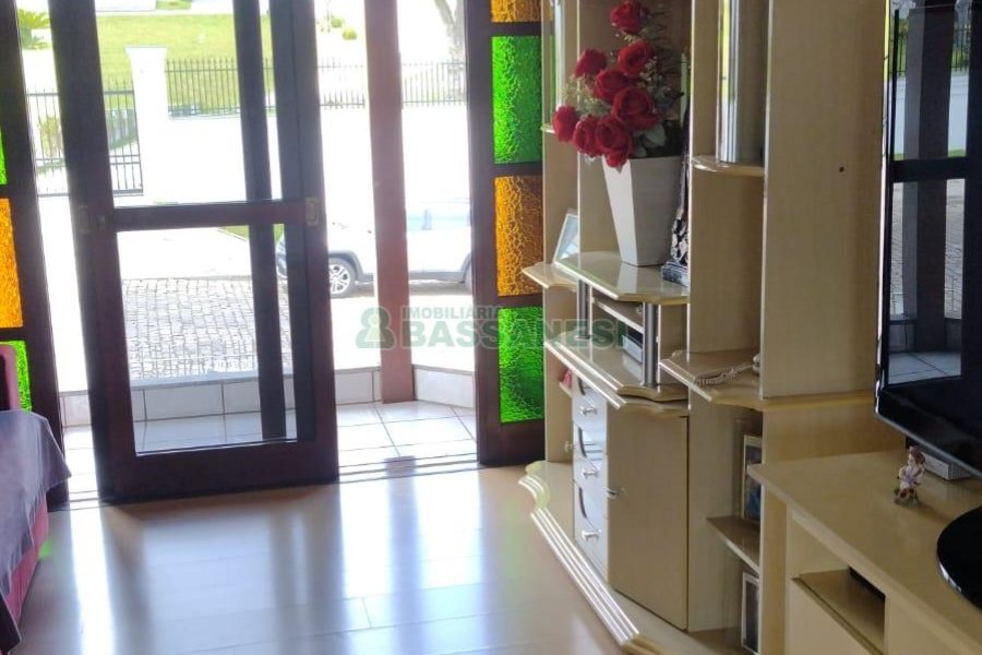 Casa com 182m², 3 dormitórios, 1 vaga, no bairro Colina Sorriso em Caxias do Sul para Comprar