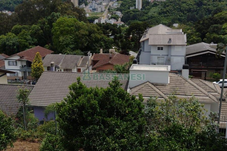 Casa com 182m², 3 dormitórios, 1 vaga, no bairro Colina Sorriso em Caxias do Sul para Comprar