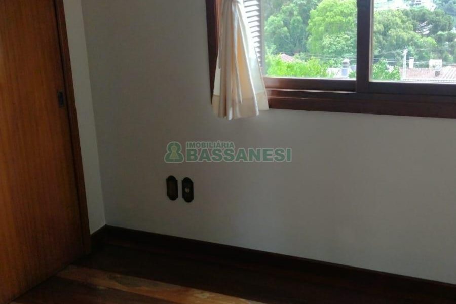 Casa com 182m², 3 dormitórios, 1 vaga, no bairro Colina Sorriso em Caxias do Sul para Comprar