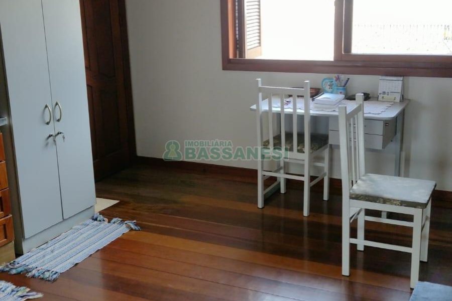 Casa com 182m², 3 dormitórios, 1 vaga, no bairro Colina Sorriso em Caxias do Sul para Comprar