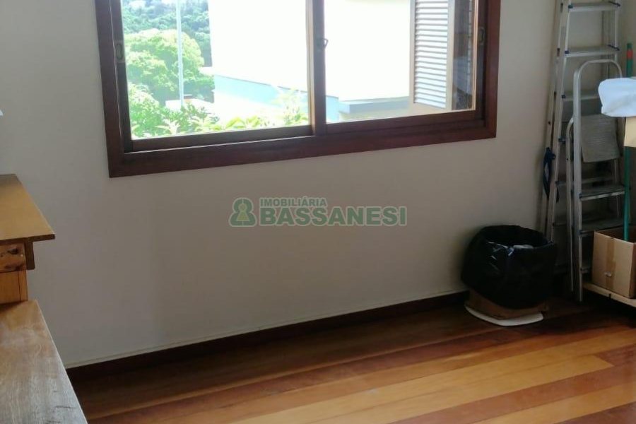 Casa com 182m², 3 dormitórios, 1 vaga, no bairro Colina Sorriso em Caxias do Sul para Comprar