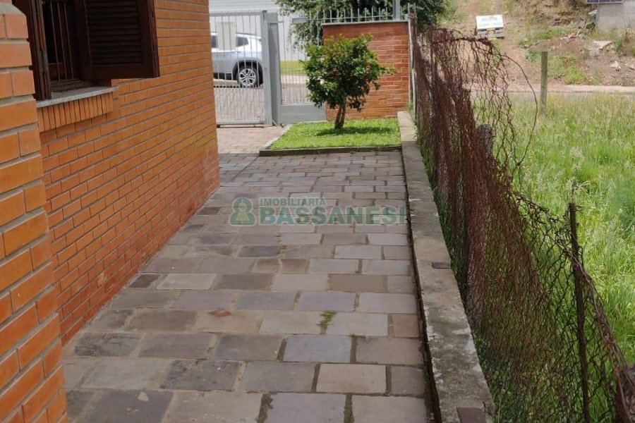 Casa com 182m², 3 dormitórios, 1 vaga, no bairro Colina Sorriso em Caxias do Sul para Comprar
