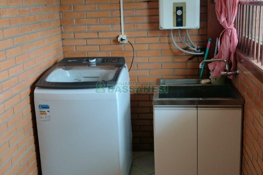 Casa com 182m², 3 dormitórios, 1 vaga, no bairro Colina Sorriso em Caxias do Sul para Comprar