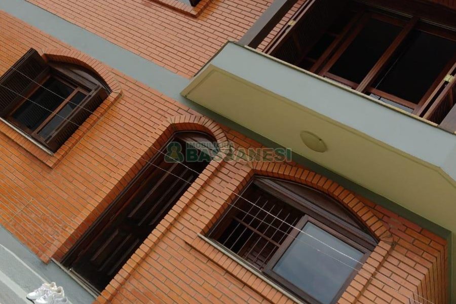 Casa com 182m², 3 dormitórios, 1 vaga, no bairro Colina Sorriso em Caxias do Sul para Comprar