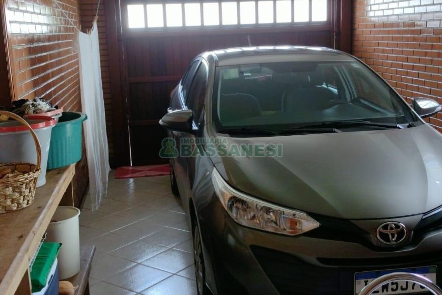Casa com 182m², 3 dormitórios, 1 vaga, no bairro Colina Sorriso em Caxias do Sul para Comprar