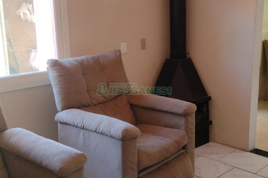 Casa com 70m², 2 dormitórios, 1 vaga, no bairro Cidade Nova em Caxias do Sul para Comprar