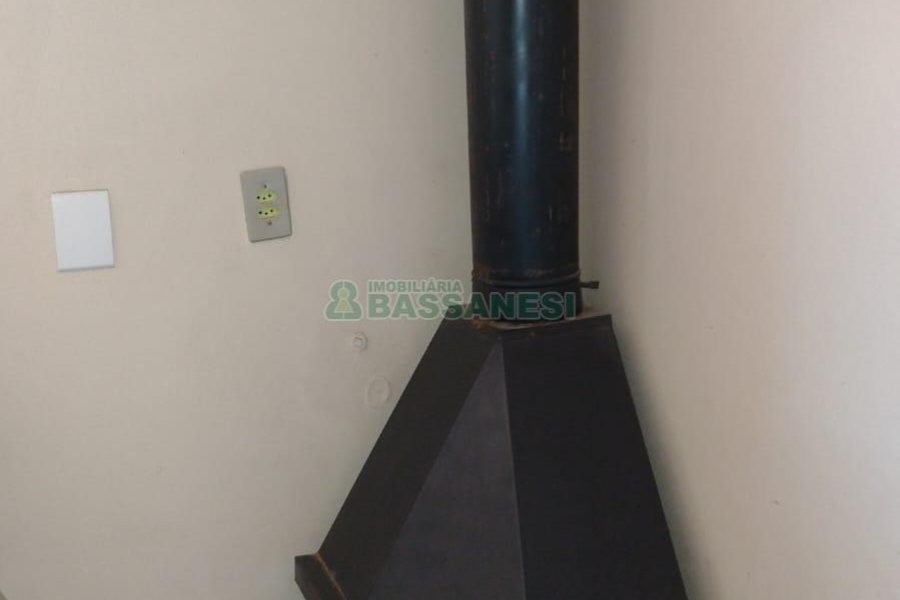 Casa com 70m², 2 dormitórios, 1 vaga, no bairro Cidade Nova em Caxias do Sul para Comprar