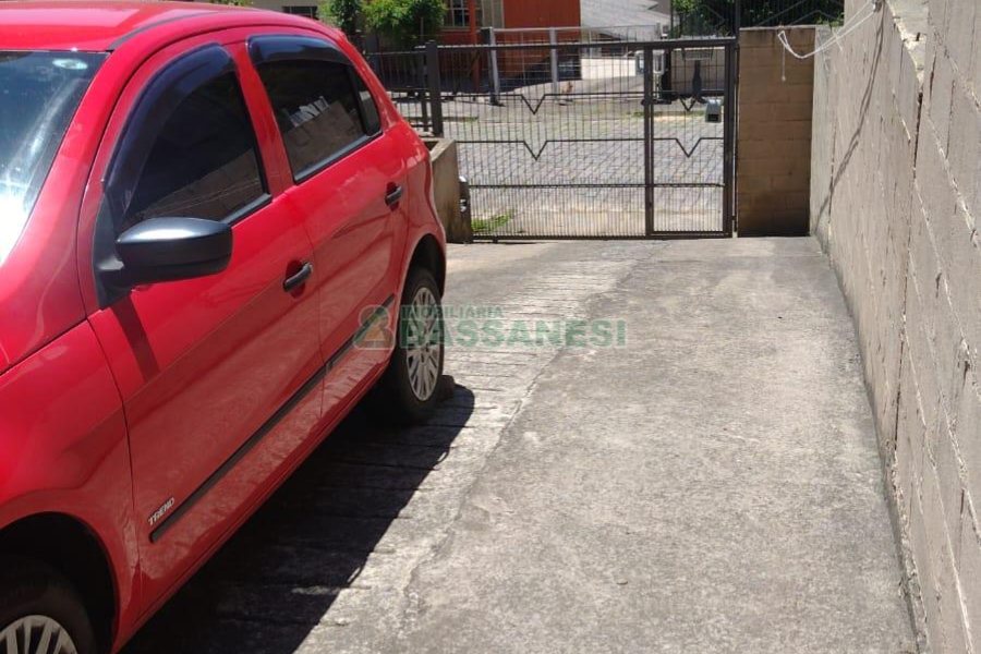 Casa com 70m², 2 dormitórios, 1 vaga, no bairro Cidade Nova em Caxias do Sul para Comprar