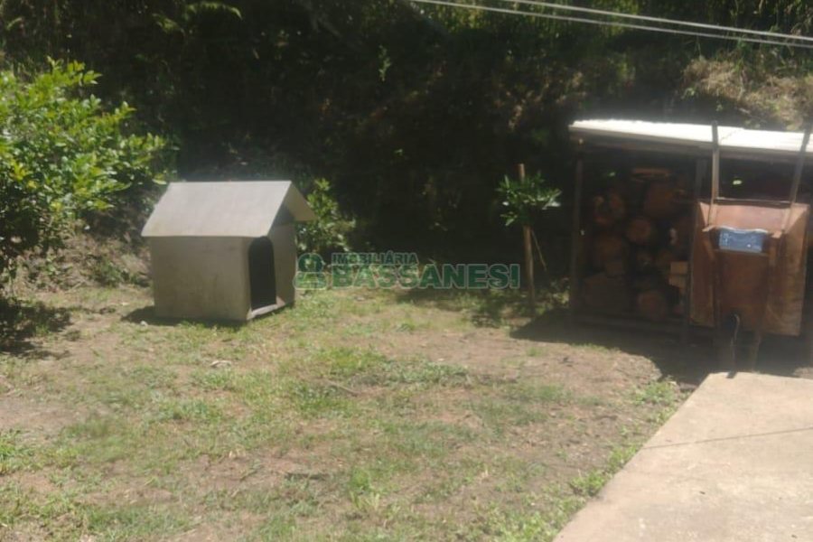 Casa com 70m², 2 dormitórios, 1 vaga, no bairro Cidade Nova em Caxias do Sul para Comprar