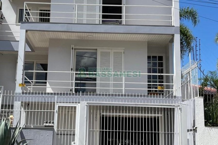 Casa com 290m², 2 dormitórios, 1 vaga, no bairro Cidade Nova em Caxias do Sul para Comprar