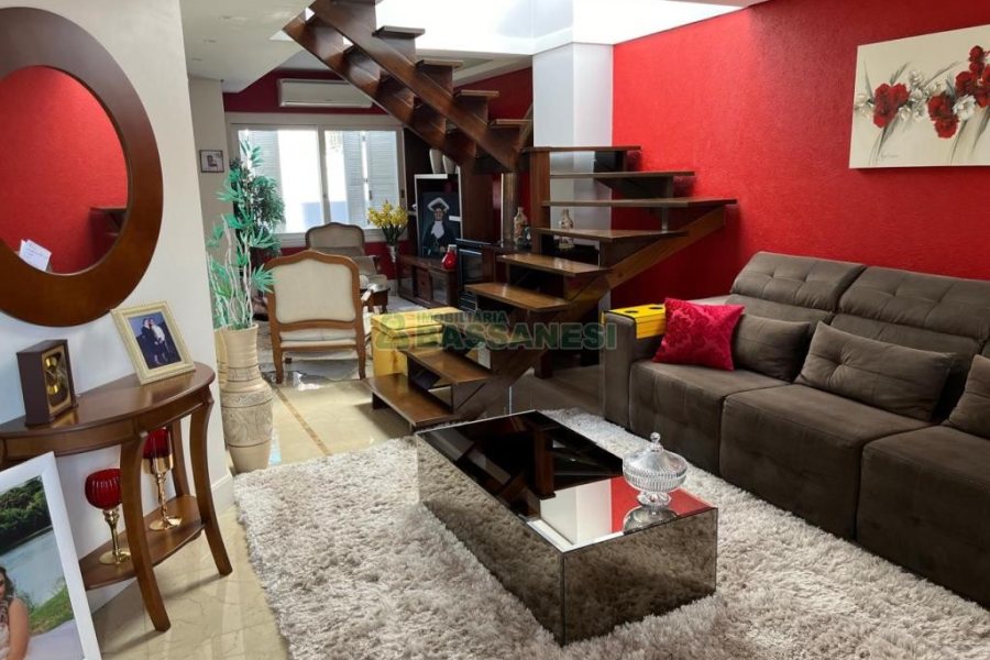 Casa com 290m², 2 dormitórios, 1 vaga, no bairro Cidade Nova em Caxias do Sul para Comprar