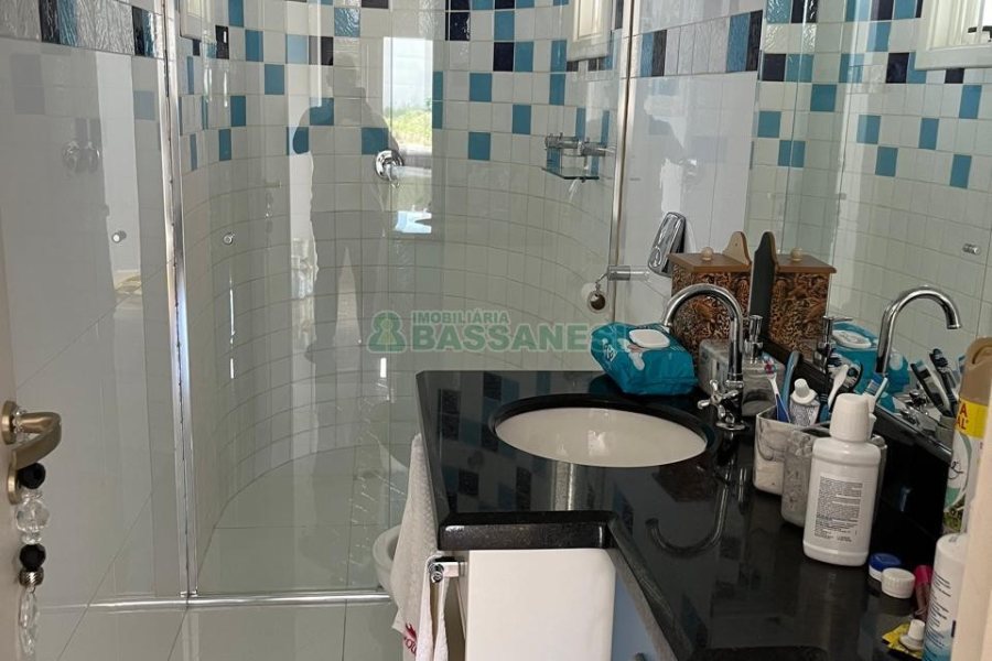 Casa com 290m², 2 dormitórios, 1 vaga, no bairro Cidade Nova em Caxias do Sul para Comprar