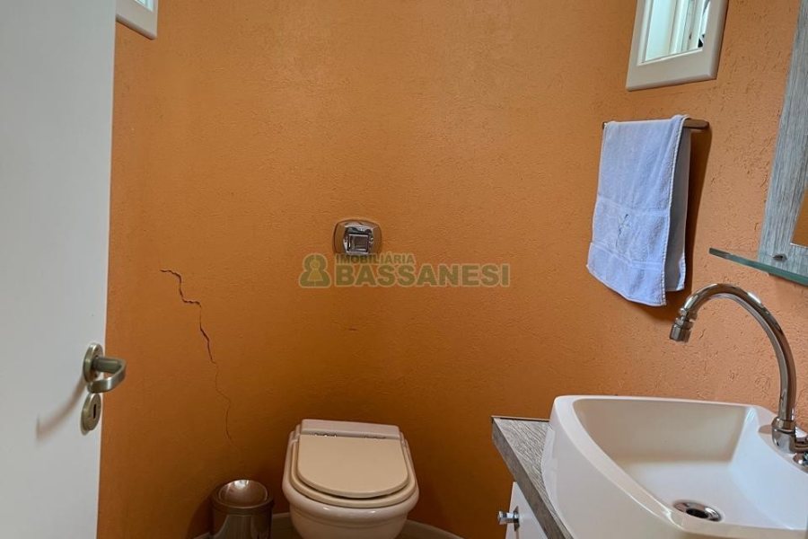 Casa com 290m², 2 dormitórios, 1 vaga, no bairro Cidade Nova em Caxias do Sul para Comprar