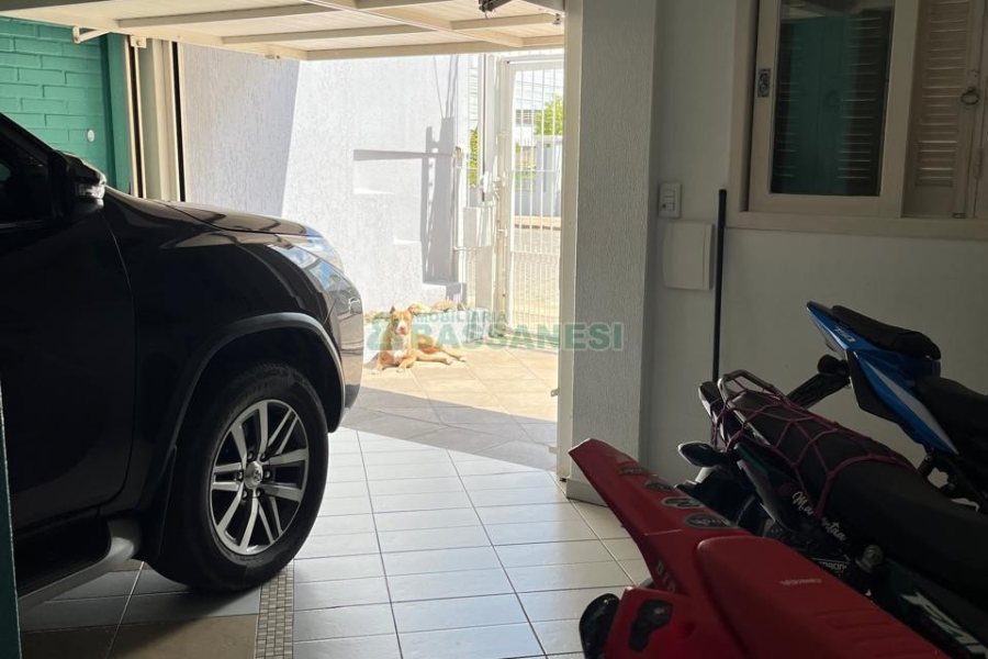 Casa com 290m², 2 dormitórios, 1 vaga, no bairro Cidade Nova em Caxias do Sul para Comprar