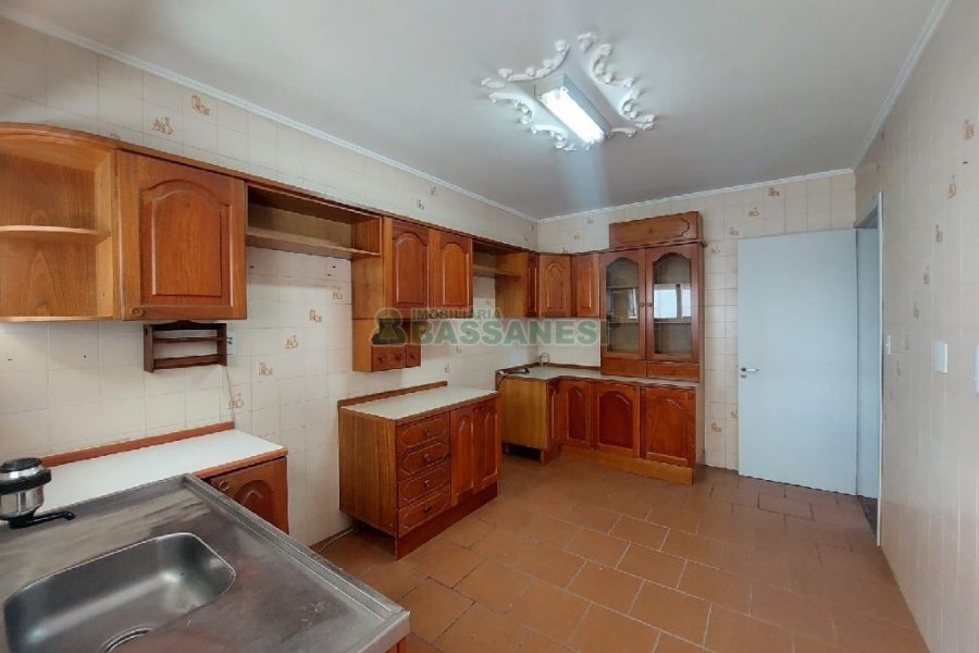 Apartamento com 100m², 3 dormitórios, 1 vaga, no bairro Pio X em Caxias do Sul para Alugar