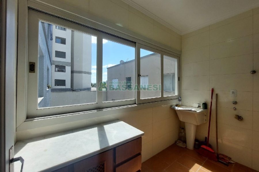 Apartamento com 100m², 3 dormitórios, 1 vaga, no bairro Pio X em Caxias do Sul para Alugar