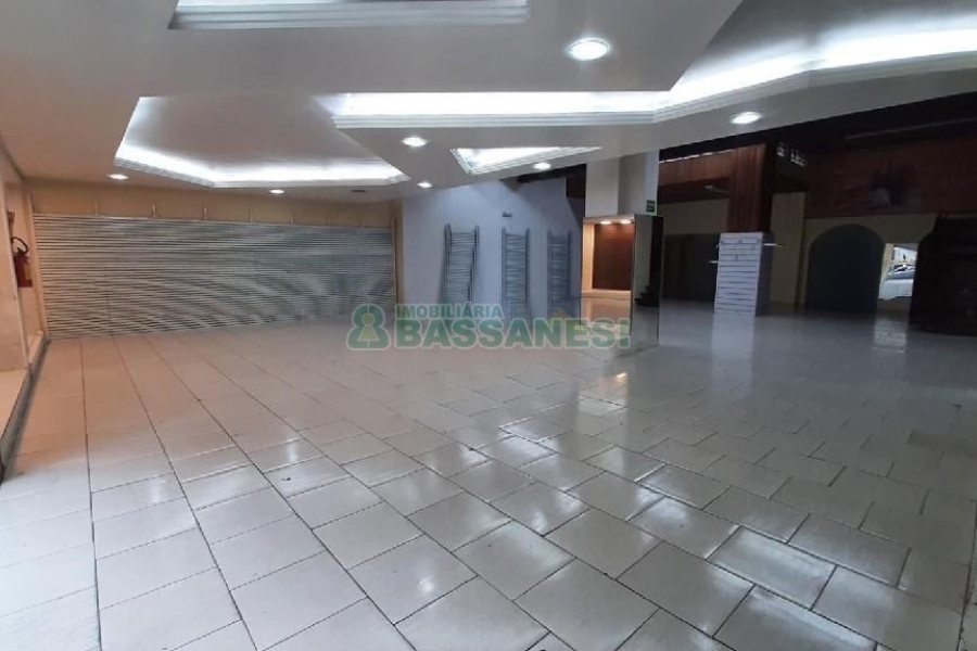 Loja com 610m², no bairro São Pelegrino em Caxias do Sul para Alugar