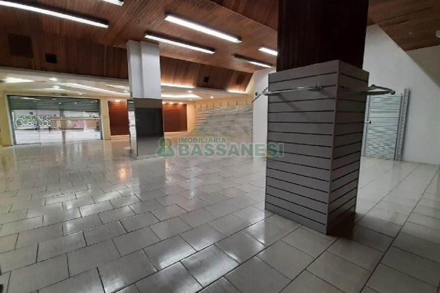 Loja com 610m², no bairro São Pelegrino em Caxias do Sul para Alugar