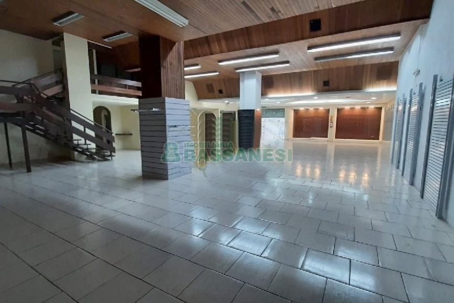 Loja com 610m², no bairro São Pelegrino em Caxias do Sul para Alugar