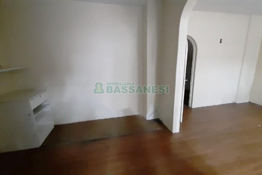 Loja com 610m², no bairro São Pelegrino em Caxias do Sul para Alugar