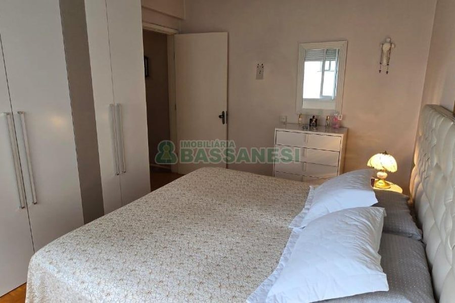 Apartamento com 67m², 2 dormitórios, 1 vaga, no bairro Centro em Caxias do Sul para Comprar