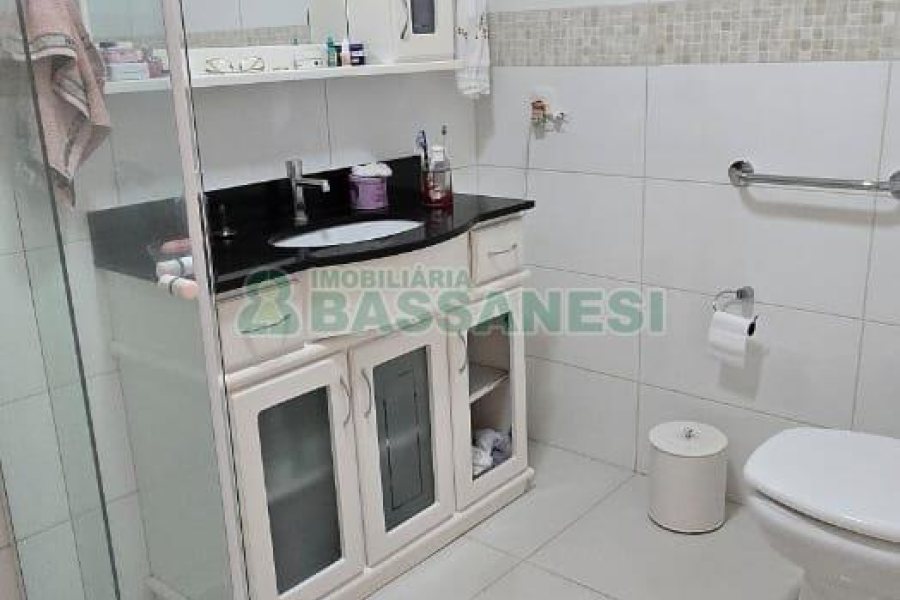 Apartamento com 67m², 2 dormitórios, 1 vaga, no bairro Centro em Caxias do Sul para Comprar